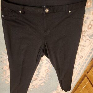 Women's (plus) Black Capri